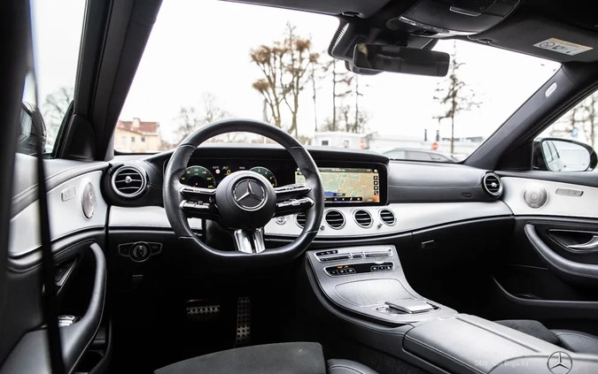 Mercedes-Benz Klasa E cena 249900 przebieg: 9893, rok produkcji 2022 z Władysławowo małe 301